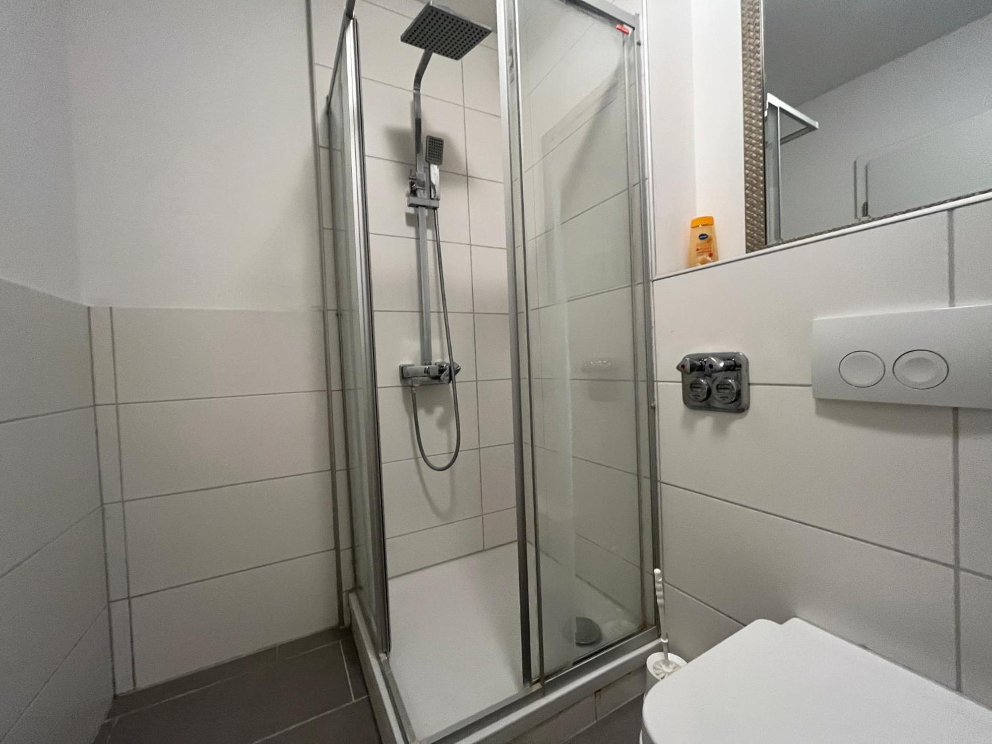 Simplex Apartments Am Europaplatz Karlsruhe Oda fotoğraf